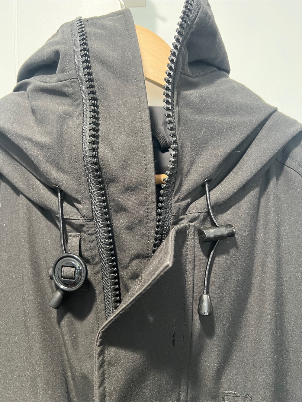 Canada Goose Men’s Black Hooded Parka Jacket with Bag - Picture 3 of 13